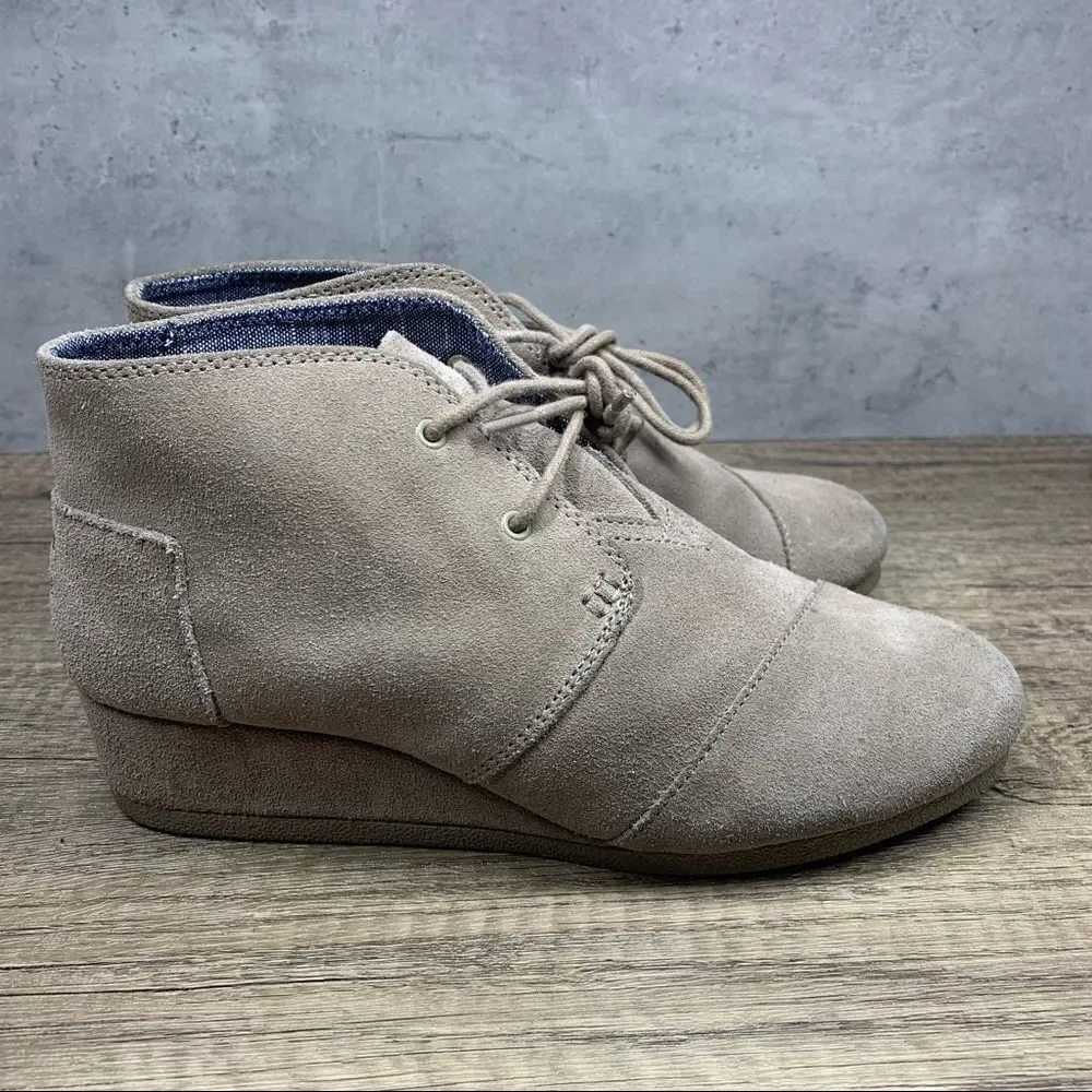 ‎TOMS~Desert Wedge~Taupe~Suede Ankle Booties~Youth~ Size 6~Lace Up